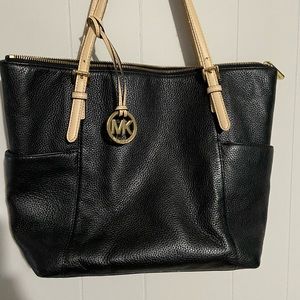 Michael Kors purse excellent condition